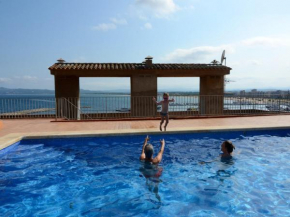 Apartment in Estartit with sea beach